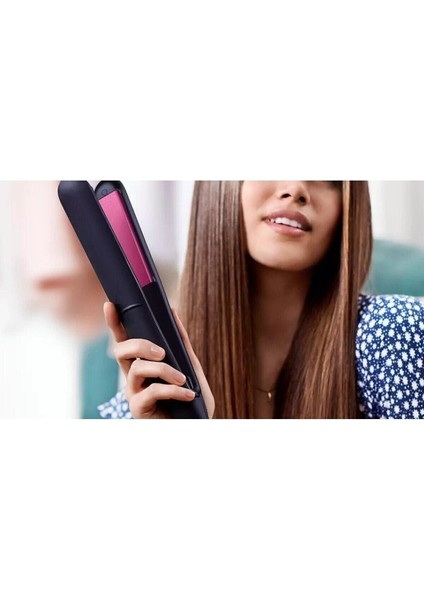 Siyah 3000 Serisi Saç Düzleştirici ile Pürüzsüz ve Parlak Saçlar