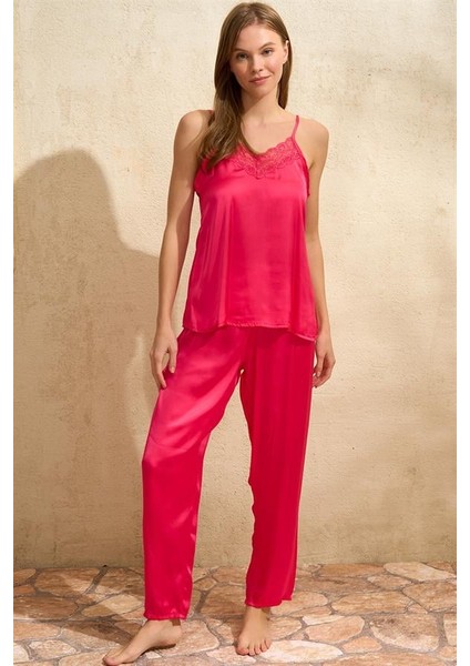 Saten Çiçek Baskılı Sabahlık Dantelli Atlet ve Pantolon Pijama 3'lü Takım fiyatları