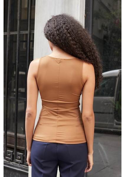 Kare Yaka Kolsuz Likralı Şık Parlak Kumaş Bluz Body-Kahve modelleri