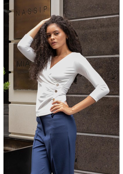 Kadın Anvelop Kruvaze Büzgülü Kapri Truvakar Kol Likralı Şık Hafif Parlak Kumaş Body Bluz-Krem