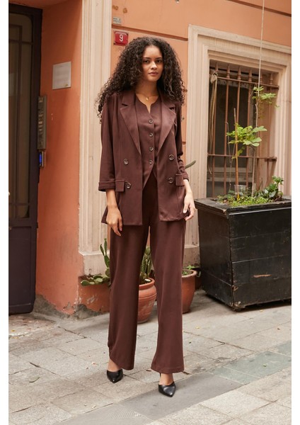 Kadın Süet Dokulu Kumaş Yakalı Capri Kol Cep Kapaklı Blazer Ceket-Kahve
