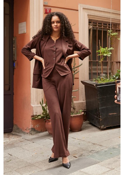 Kadın Süet Dokulu Kumaş Yakalı Capri Kol Cep Kapaklı Blazer Ceket-Kahve fiyatları