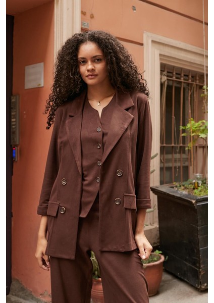 Kadın Süet Dokulu Kumaş Yakalı Capri Kol Cep Kapaklı Blazer Ceket-Kahve modelleri