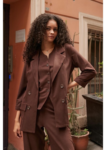 Kadın Süet Dokulu Kumaş Yakalı Capri Kol Cep Kapaklı Blazer Ceket-Kahve indirimleri