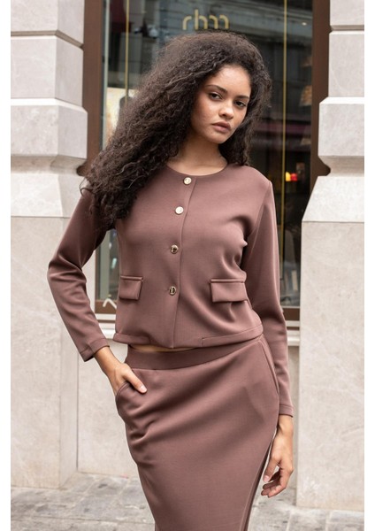 Kadın Esnek Ipeksi Modal Kumaş Geniş Sıfır Yaka Cep Kapaklı Uzun Kol Düğmeli Ceket-Kahve modelleri