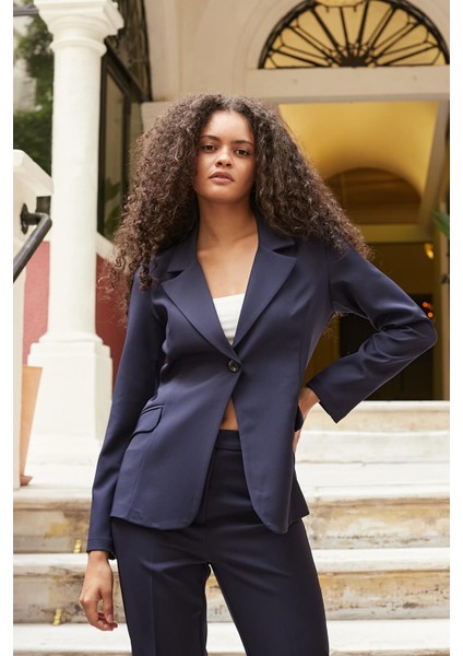 Kadın Yakalı Cep Kapaklı Uzun Kol Bele Oturan Hafif Esnek Kumaş Blazer Ceket-Lacivert fırsatları