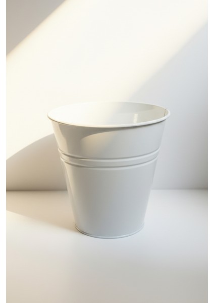 Konik Metal Saksı & Vazo Beyaz - 25 cm Dekoratif Çok Amaçlı Renkli Çiçeklik (25X23/15 Cm)