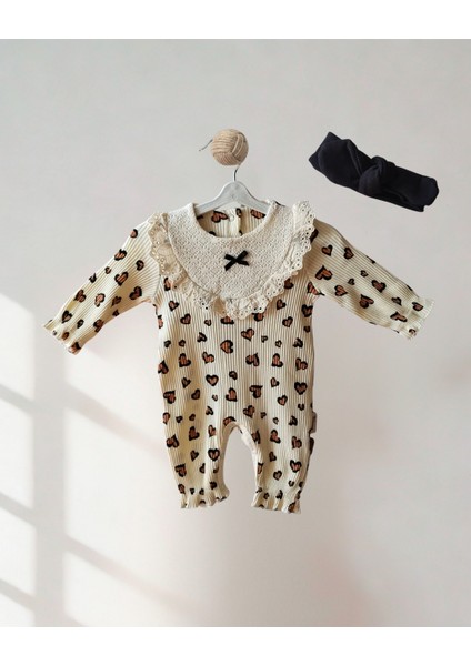 Bebek Kız Dantel Yakalı Kalp Desenli Tulum ve Bandana – 2’li Pamuklu Takım