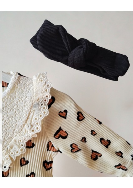 Bebek Kız Dantel Yakalı Kalp Desenli Tulum ve Bandana – 2’li Pamuklu Takım fiyatları