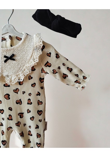 Bebek Kız Dantel Yakalı Kalp Desenli Tulum ve Bandana – 2’li Pamuklu Takım modelleri