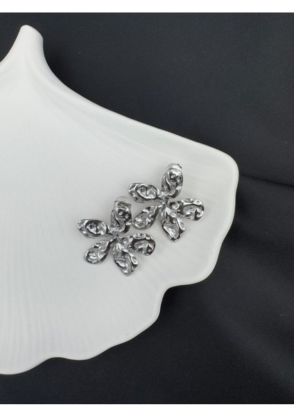 Gümüş Renk Çiçek Form Kararmaz Çelik Küpe