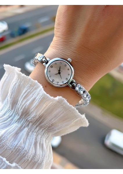 Çelik ve Taşlı Kordon Vintage Seri Küçük Kasa Özel Tasarım Kadın Kol Saati SP.8933.M6 fiyatları