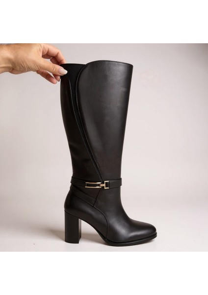 Siyah Deri Lastik Detaylı Tokalı Kadın Kalın Topuklu Çizme