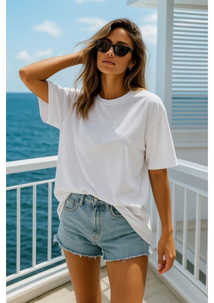 Kadın Beyaz %100 Pamuk Oversize Basic Tişört – Rahat Kalıp Relaxed Bisiklet Yaka T-Shirt