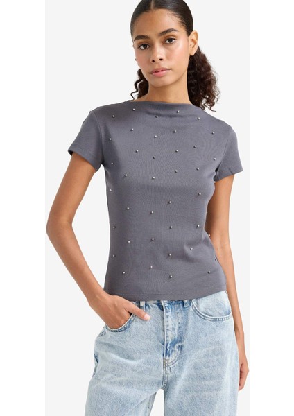 Slim Fit Dar Kesim Kayık Yaka Ribana Kısa Kollu Tişört F9573AX25HS modelleri