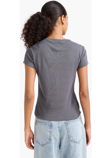 Slim Fit Dar Kesim Kayık Yaka Ribana Kısa Kollu Tişört F9573AX25HS fırsatları