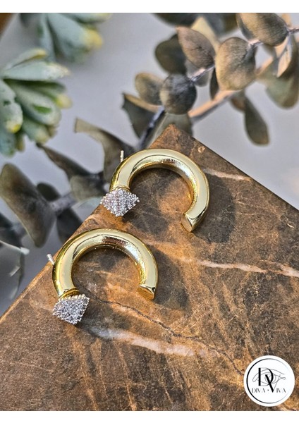 - Glow Earrings – Gold Kaplama Taş Detaylı Kadın Küpe (KOD-328)