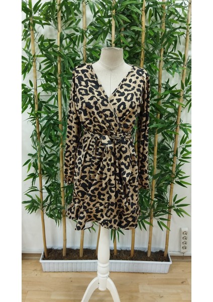 Kadın Kruvaze Yaka Kuşaklı Leopar Desenli Dalgıç Kumaş Elbise fırsatları