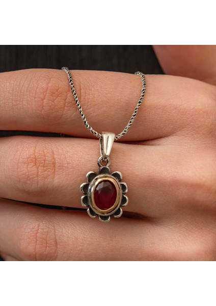 Gümüş Kırmızı Taşlı Çiçek Model Kadın Kolye