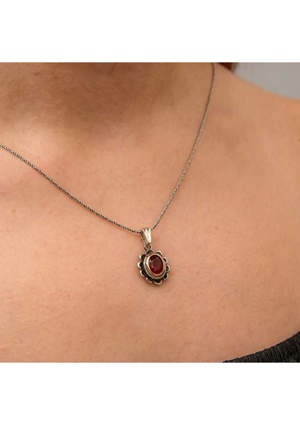 Gümüş Kırmızı Taşlı Çiçek Model Kadın Kolye modelleri