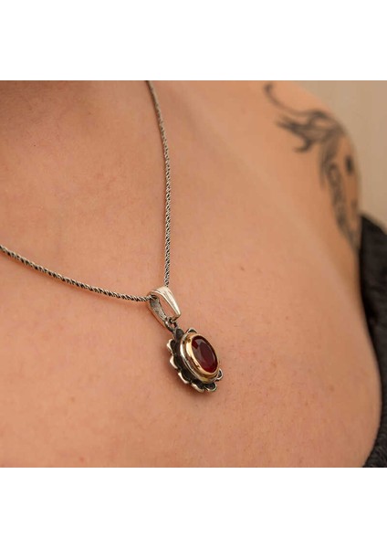 Gümüş Kırmızı Taşlı Çiçek Model Kadın Kolye fırsatları