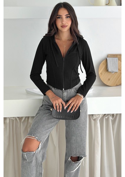 Kadın Fermuarlı Body – Minimal & Şehirli Stil