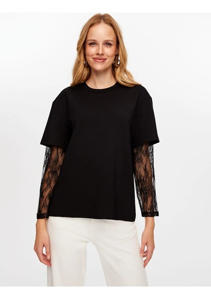Kolları Dantel Garnili Yuvarlak Yaka Pamuklu Kadın T-Shirt W26TSH071 modelleri