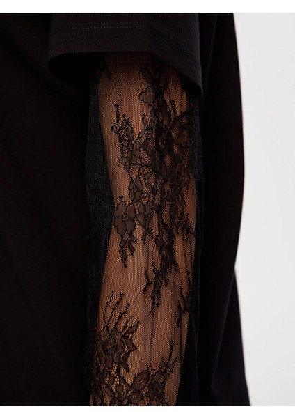 Kolları Dantel Garnili Yuvarlak Yaka Pamuklu Kadın T-Shirt W26TSH071 fırsatları