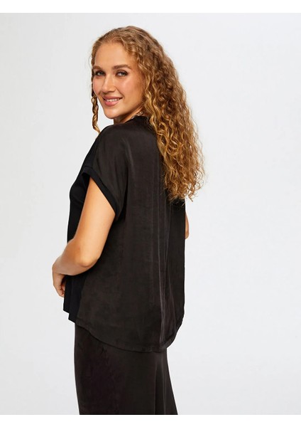 Arkası Liyoselli Dokuma Garnili Kadın T-Shirt UW26BLZ028 fırsatları