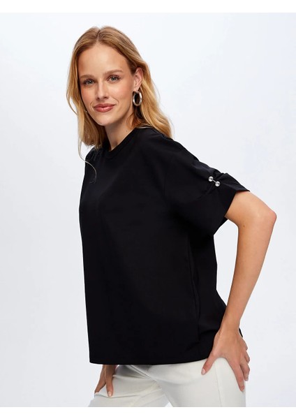 Kolları Taş Detaylı Yuvarlak Yaka Kadın T-Shirt W26TSH088 fırsatları