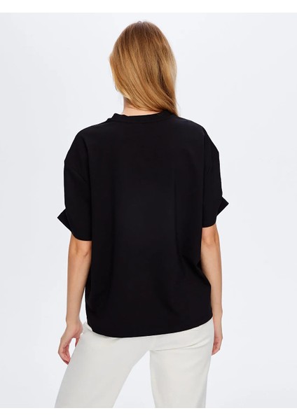 Kolları Taş Detaylı Yuvarlak Yaka Kadın T-Shirt W26TSH088 indirimleri