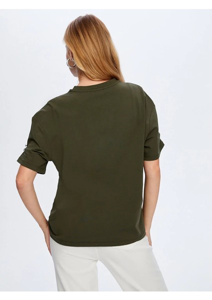 Kolları Taş Detaylı Yuvarlak Yaka Kadın T-Shirt W26TSH088 modelleri