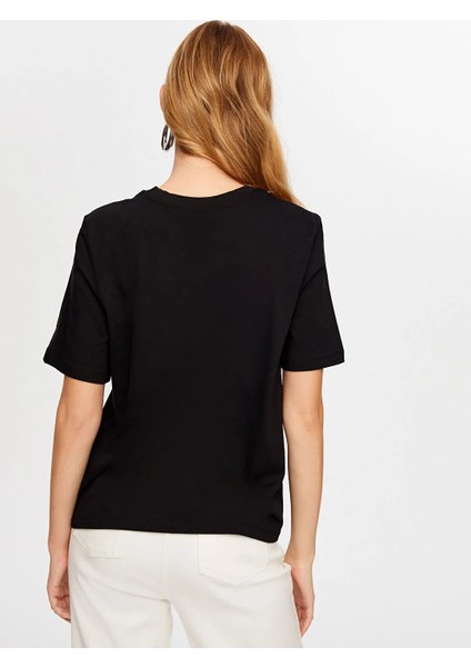 Taş Kalp Nakışlı Kadın T-Shirt W26TSH094 indirimleri