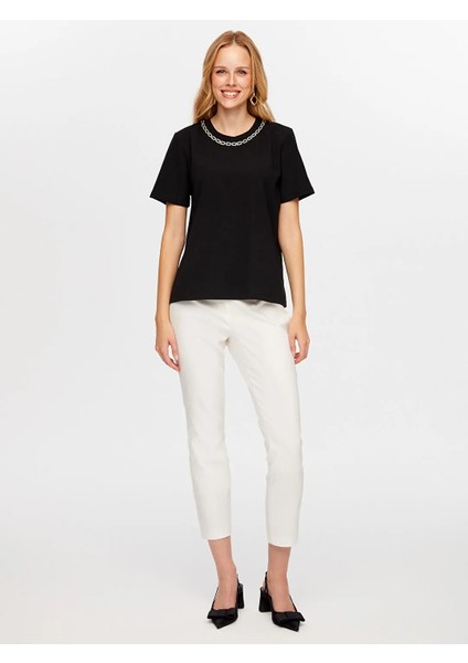 Yakası Zincir Şerit Detaylı Yuvarlak Yaka Kadın T-Shirt W26TSH062 fiyatları