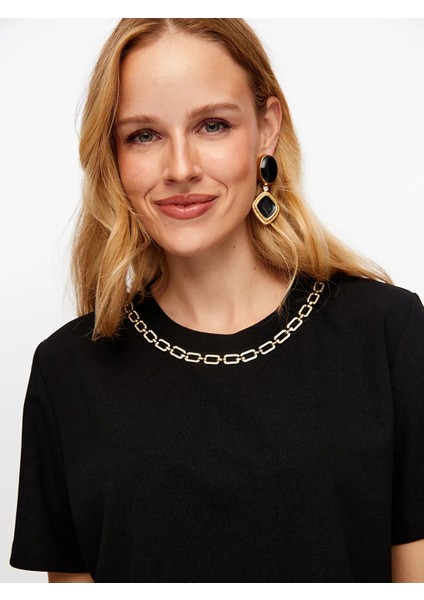 Yakası Zincir Şerit Detaylı Yuvarlak Yaka Kadın T-Shirt W26TSH062 indirimleri