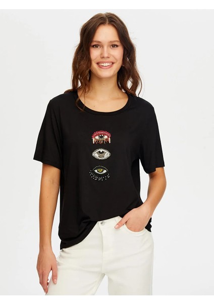 Göz Patch Detaylı Yuvarlak Yaka Kadın T-Shirt W26TSH067