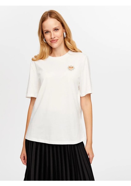 Taş Kalp Nakışlı Kadın T-Shirt W26TSH094
