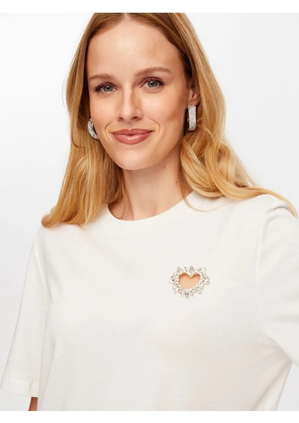 Taş Kalp Nakışlı Kadın T-Shirt W26TSH094 indirimleri
