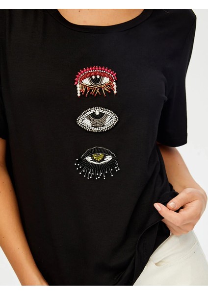 Göz Patch Detaylı Yuvarlak Yaka Kadın T-Shirt W26TSH067 indirimleri