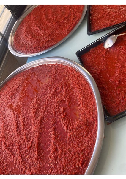 Güneşte Kurutulmuş Katkısız Tatlı Biber Salçası (750 Gr) indirimleri