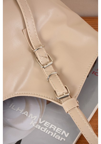 Kadın Büyük Kapasiteli Astarlı Kaliteli Derili Omuz Çantası indirimleri