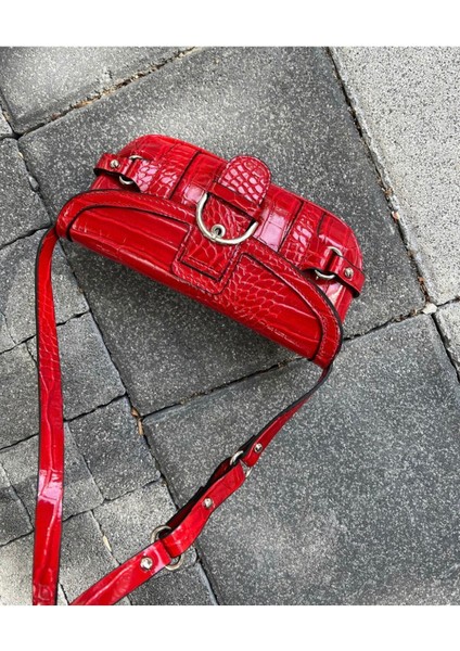 Kadın Tokalı Çapraz Kol Çantası modelleri