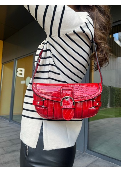 Kadın Tokalı Çapraz Kol Çantası fırsatları