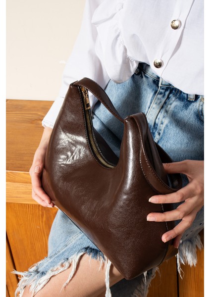 Kadın Şık Tasarımlı Baget Çanta fiyatları