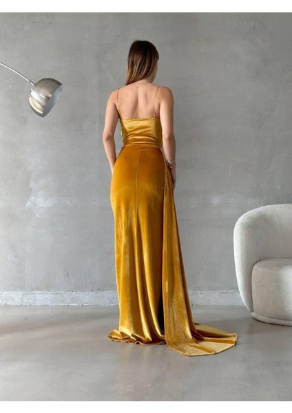 Kadife Esnek Kumaş Drape Öne Pile Detaylı Askılı Abiye Elbise Gold 582334 fırsatları