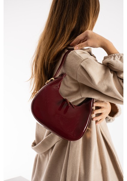 Kadın El ve Omuz Çantası Parlak Rugan Baget Çanta Trendyustute