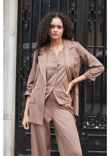 Kadın Süet Dokulu Kumaş Yakalı Capri Kol Cep Kapaklı Blazer Ceket-Vizon
