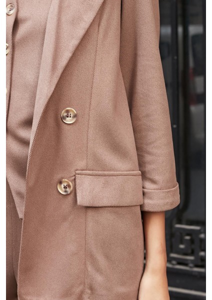 Kadın Süet Dokulu Kumaş Yakalı Capri Kol Cep Kapaklı Blazer Ceket-Vizon
