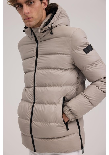 Taş Regular Fit Kapüşonlu Şişme Kışlık Mont modelleri