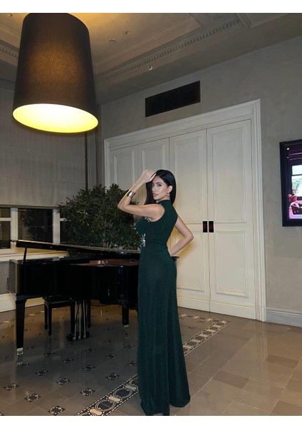 Dik Yaka Taş Detaylı Yırtmaçlı Simli Abiye Elbise 583187 Zumrut fiyatları